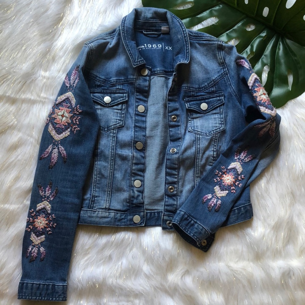Aztec Embroidered Jean Jacket Sz. S Distressed